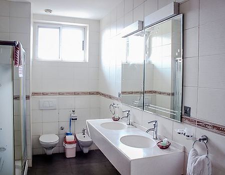 Maxlot Hotel Аккра Екстер'єр фото
